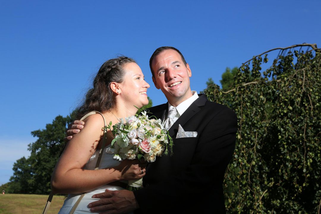 Paarfoto mit Brautstrauß Hochzeitsfotos von Peter Vogel, Hamburg
