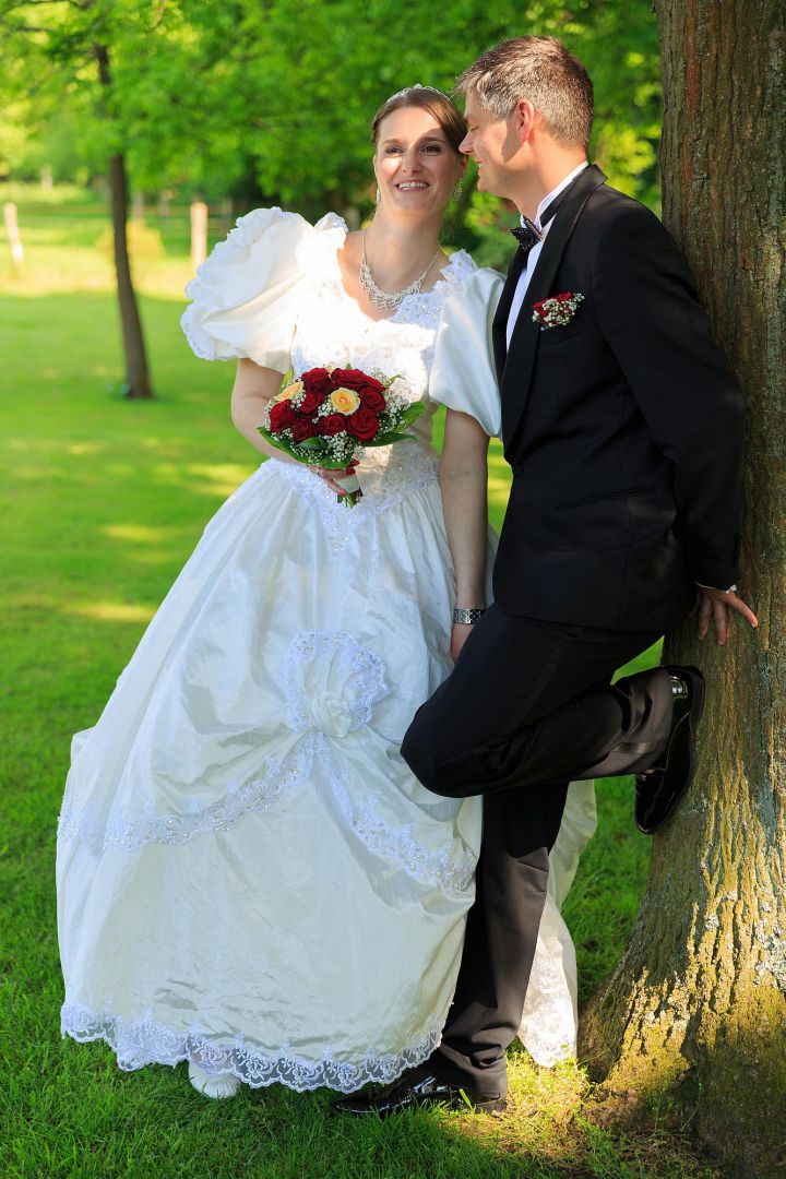 Hochzeitspaar im Garten Bild vom Hochzeitsfotografen Peter Vogel