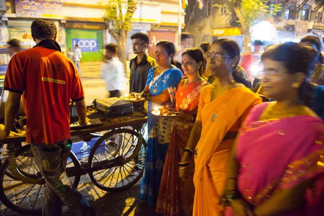 Spontan fotografierte Hochzeitsfeier in Indien (Mumbai)
